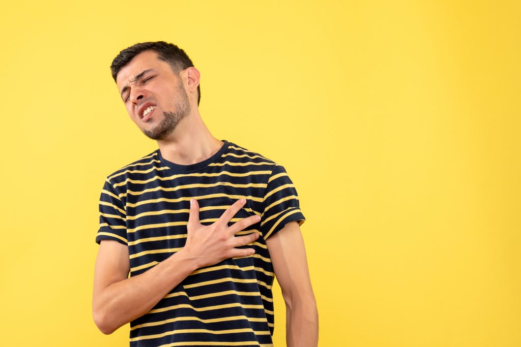 Chest Pain vs Lung Pain comparison showing the key differences, symptoms, causes, and affected areas of the chest and lungs