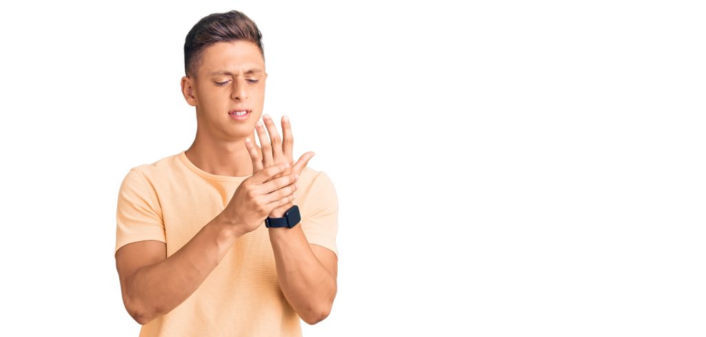 Pain between thumb and pointer finger showing hand discomfort, inflammation, and possible causes of thumb joint pain